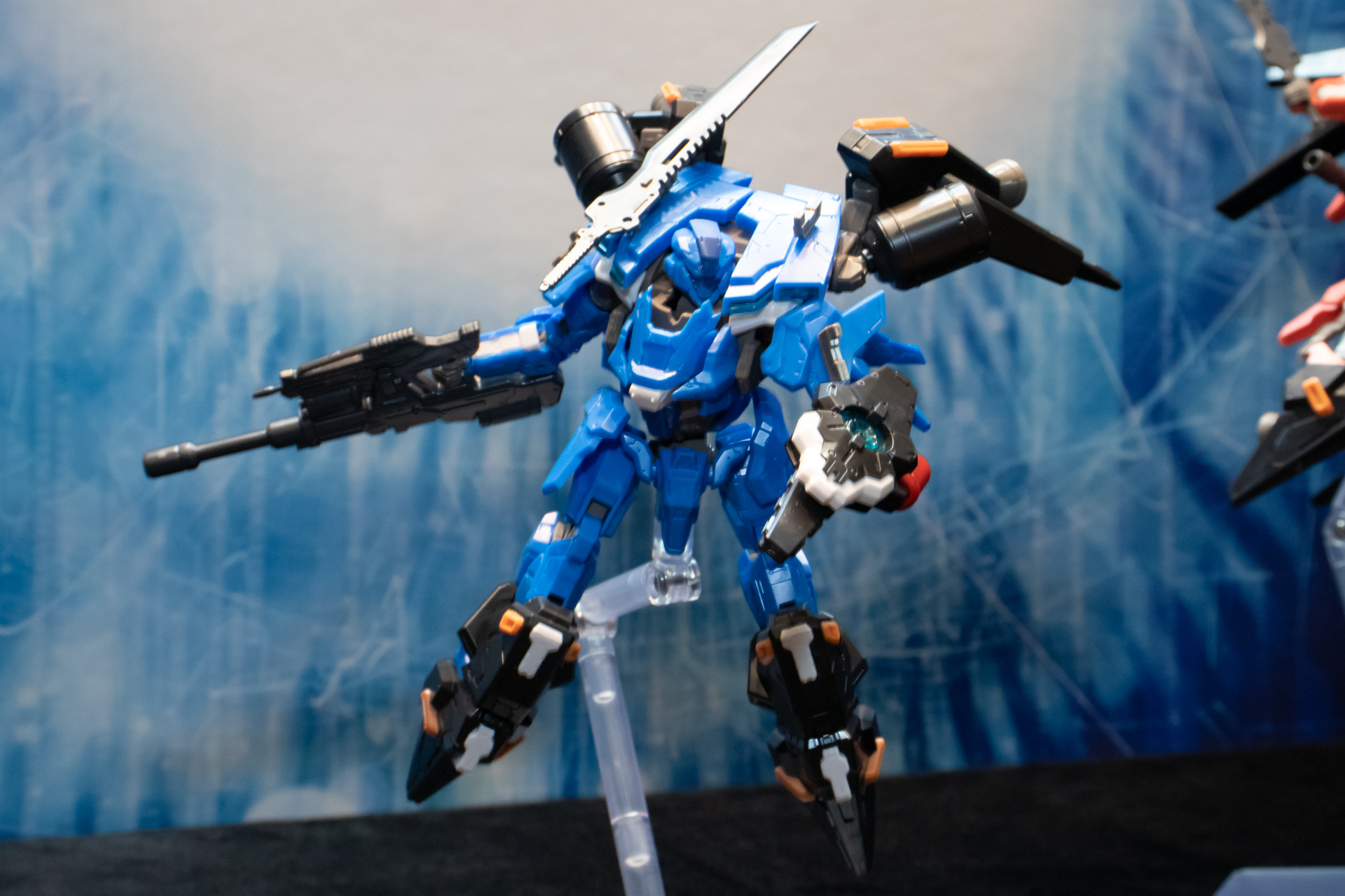 バックパックにはブースターと増槽を追加