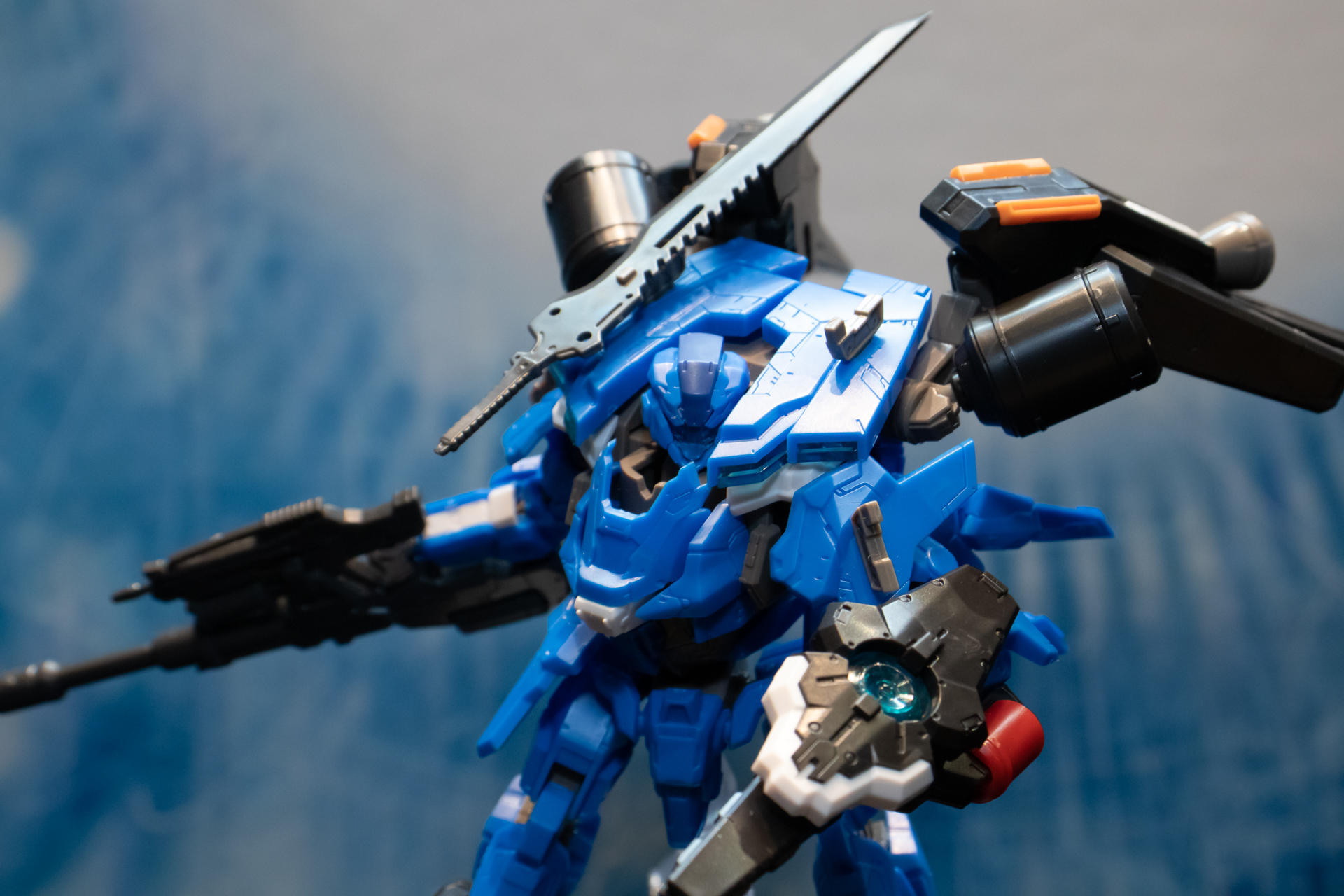 バックパックにはブースターと増槽を追加