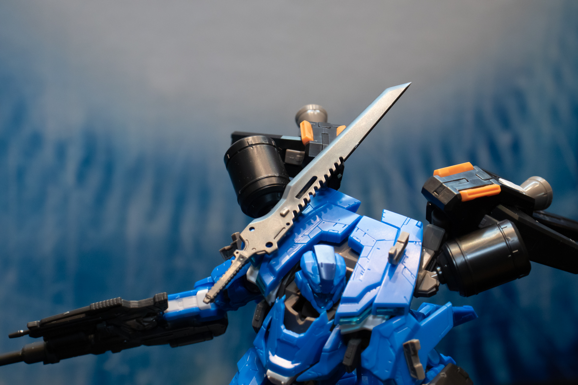 バックパックにはブースターと増槽を追加