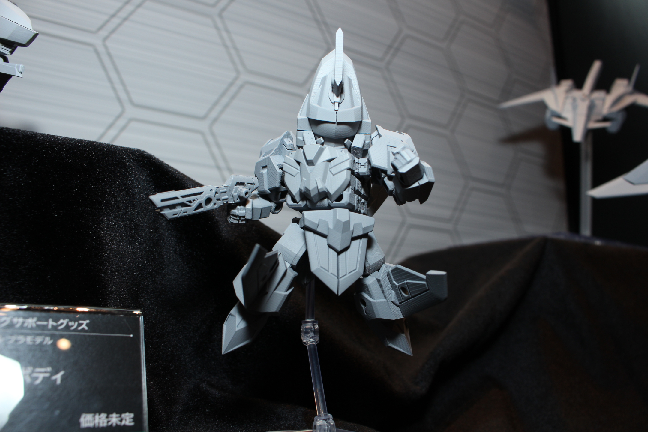 ボディ部分に、ジョイントパーツの一部が見えている