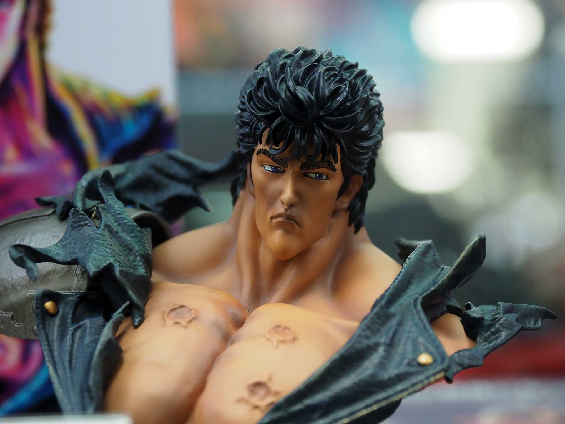 怒り愁いに満ちた、ケンシロウの表情。複雑な髪型も細かく造形されている。