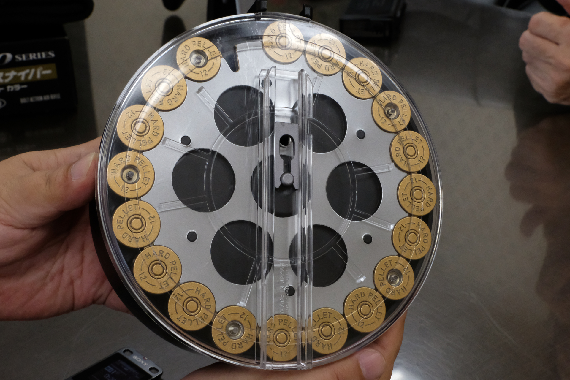 ドラムマガジンにはダミーのショットシェルが見れる