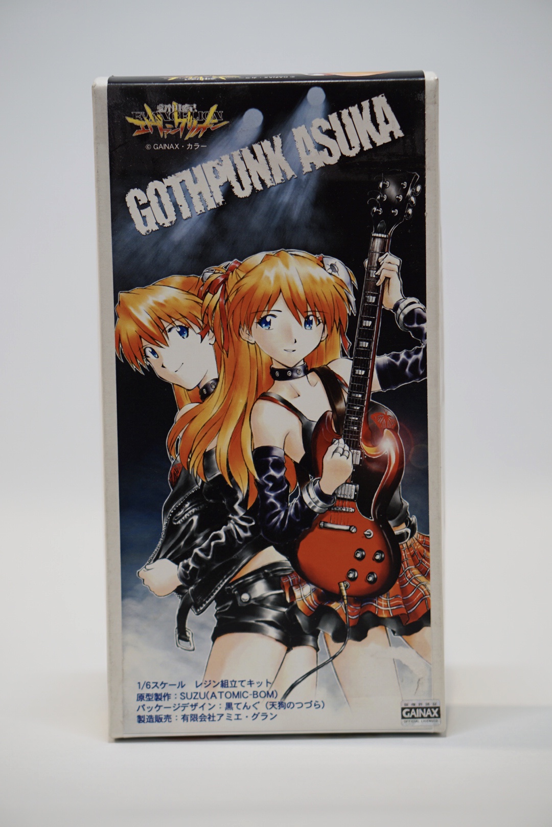 本キットはパッケージイラストにある二種類のアスカを選んで作るコンパーチブルキットとなっています。今回筆者は二種類を組み合わせてオリジナルの姿で制作する事にしました