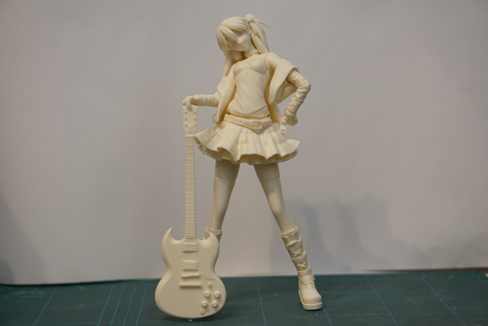 仮組です。きっと全体のバランスを確認しておかしいところがないかを最終チェックします。仮組完了後は再度分解し、洗浄して塗装工程に移ります