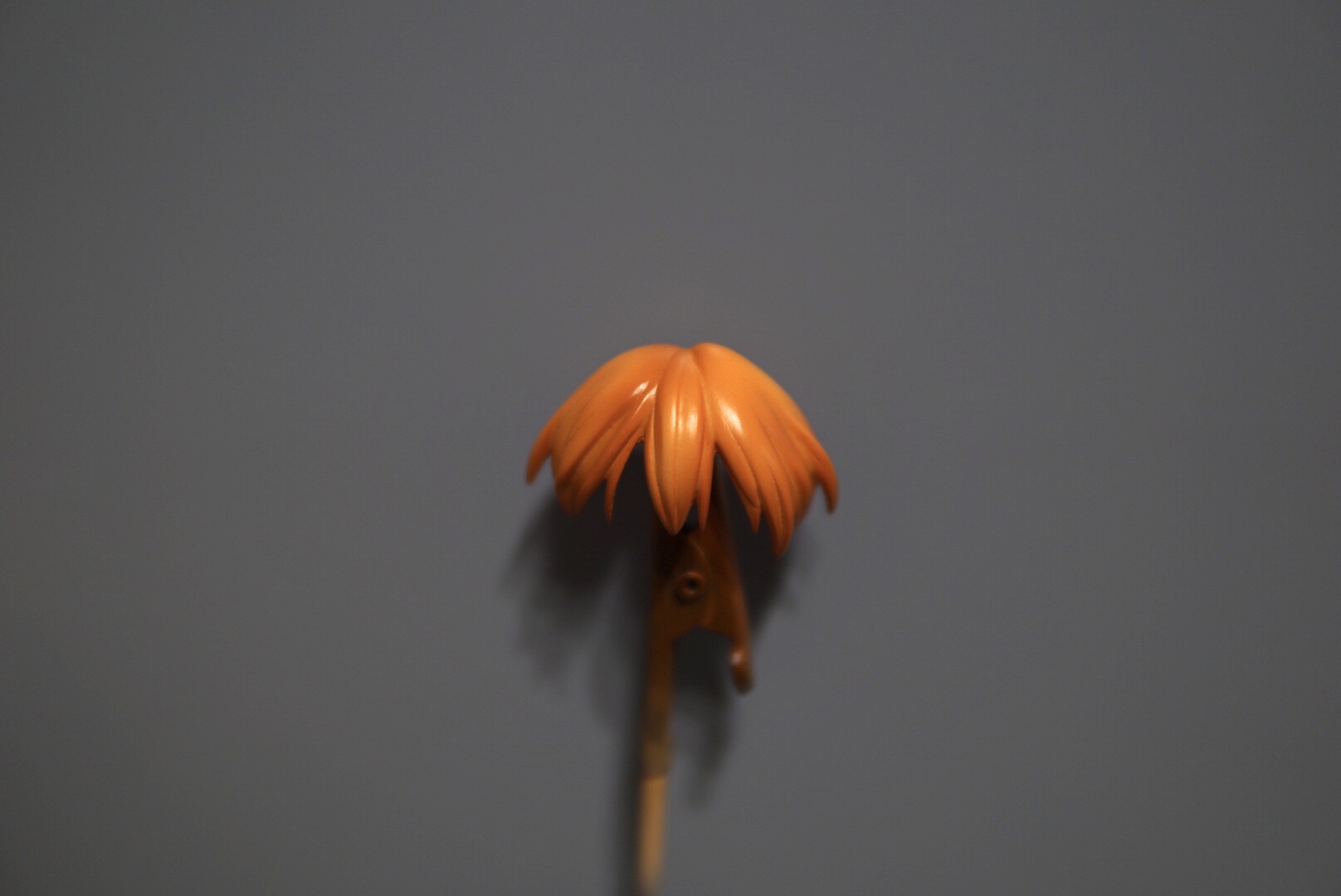 最後にガイアノーツの「クリアーブラウン」を毛先と根元に細吹して立体感を出していきます