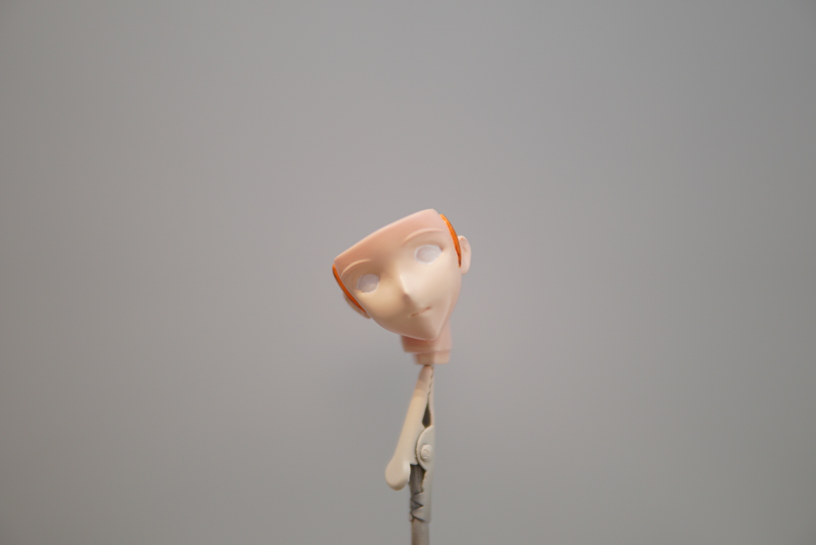 まず下地色として白を塗っていきます