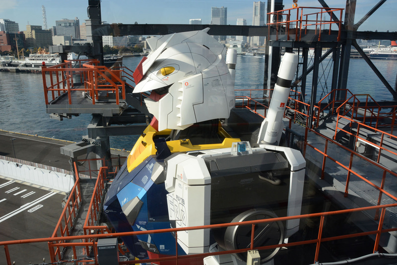 超至近距離で動く実物大ガンダムを見ることができる