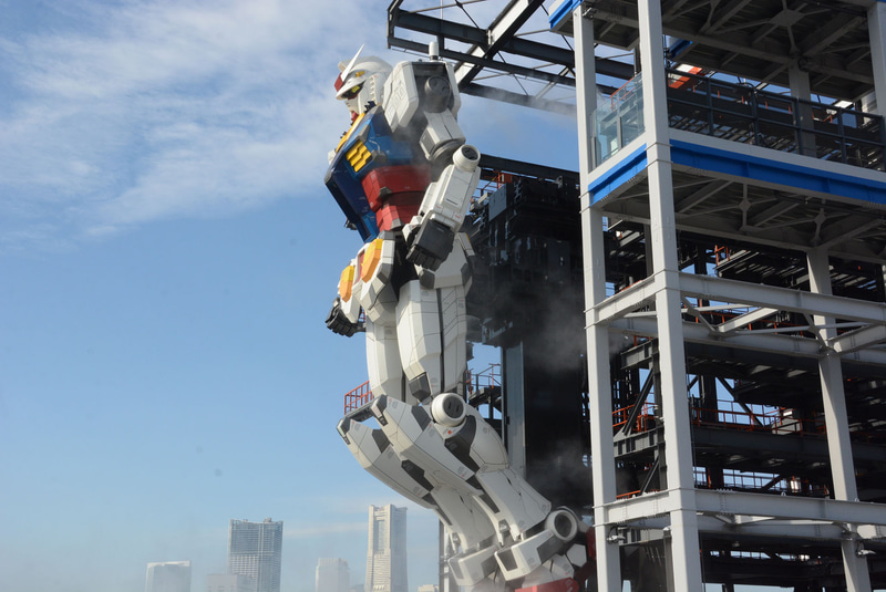 ガンダムを支えるアームや、足下の巨大な機械など、本当に見所たっぷりだ