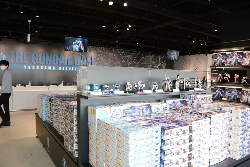 “動く実物大ガンダム”をモチーフとしたガンプラ、超合金の他にも様々な特別グッズが販売される