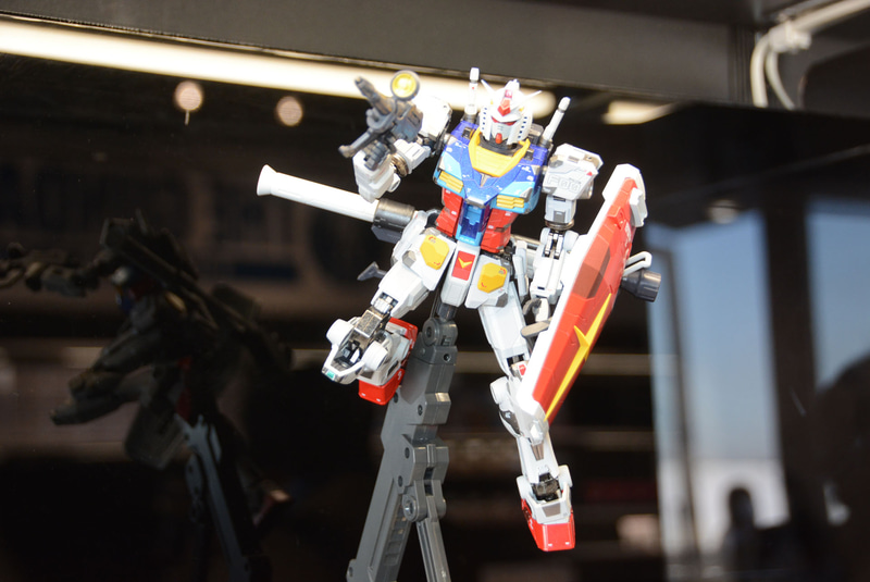“動く実物大ガンダム”をモチーフとしたガンプラ、超合金の他にも様々な特別グッズが販売される