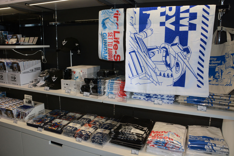 “動く実物大ガンダム”をモチーフとしたガンプラ、超合金の他にも様々な特別グッズが販売される