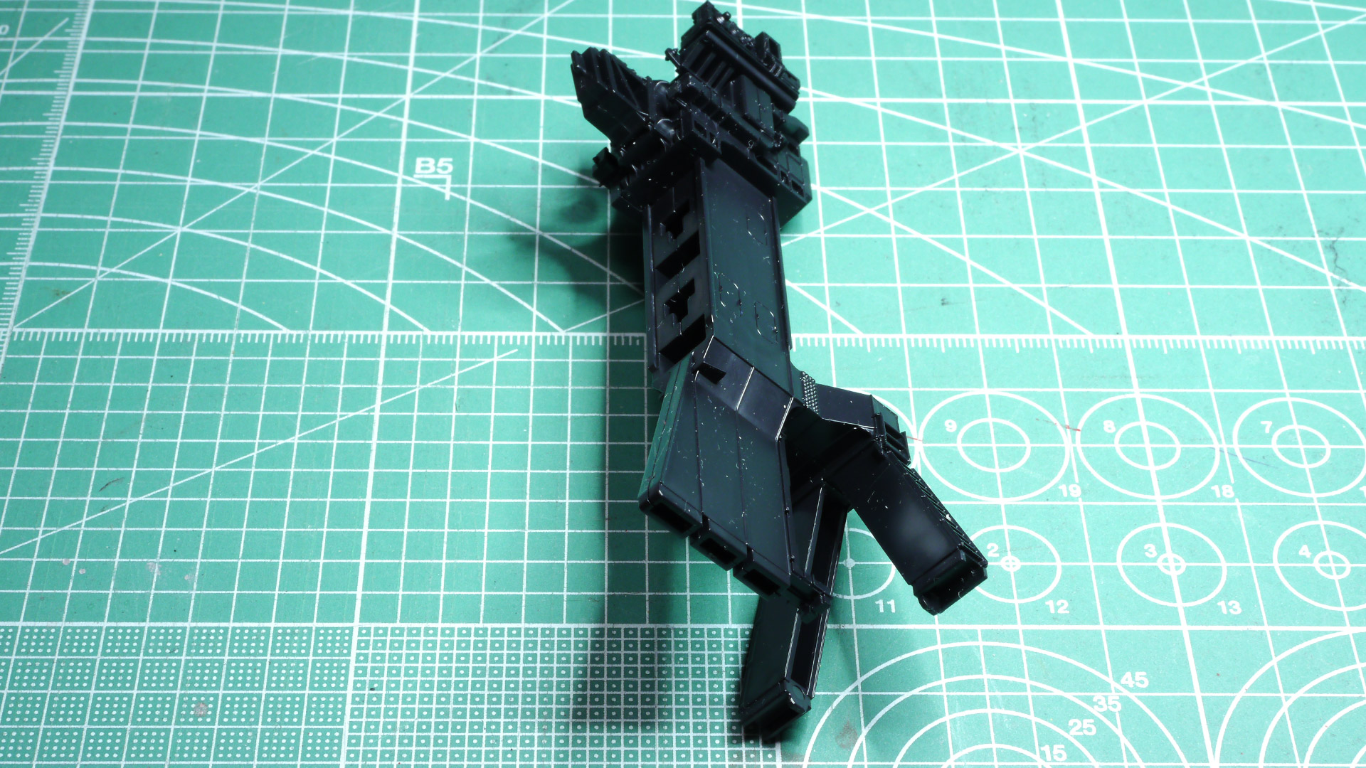 単なる台車としての構造だけではなく、そこかしこにあるメンテナンス用の階段やステップ、リベットなんかもモールドされていてリアル感が増しています