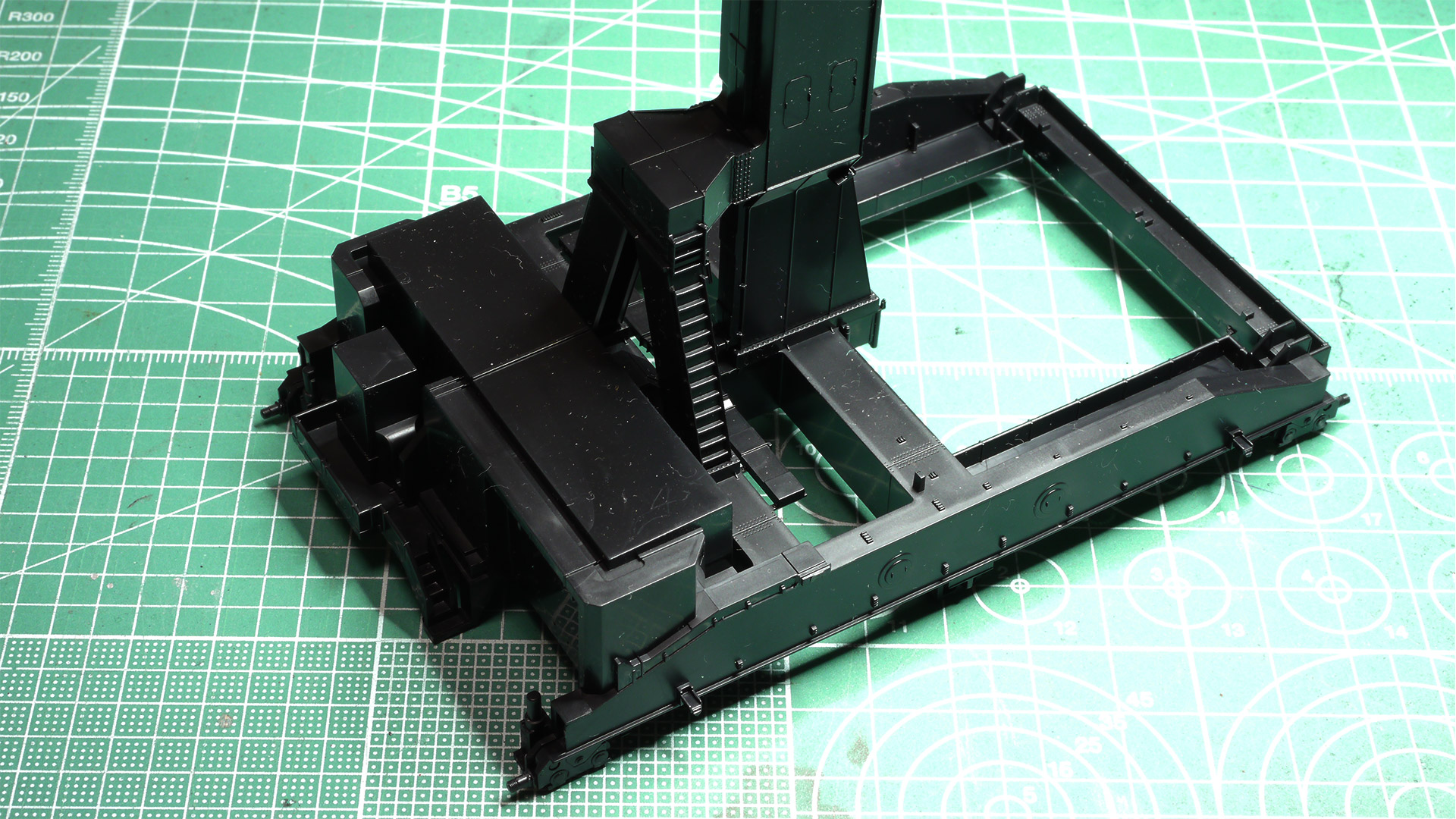 単なる台車としての構造だけではなく、そこかしこにあるメンテナンス用の階段やステップ、リベットなんかもモールドされていてリアル感が増しています