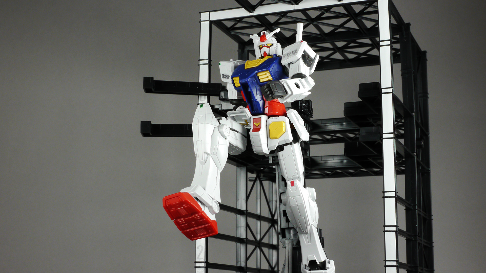 動き出すRX-78F00ガンダム。おおぶりに動かしてみましたが現地の実機の動きはどうなるのかとても楽しみです