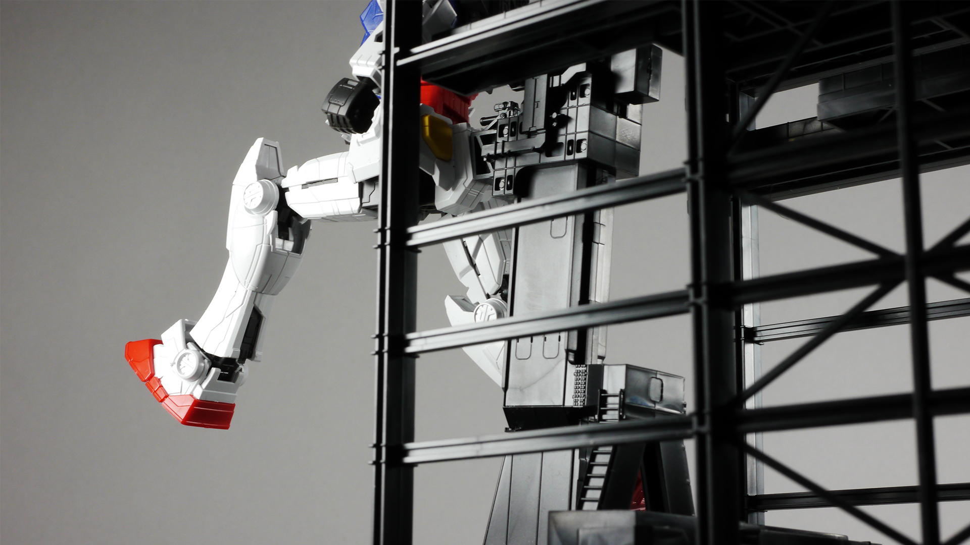 動き出すRX-78F00ガンダム。おおぶりに動かしてみましたが現地の実機の動きはどうなるのかとても楽しみです