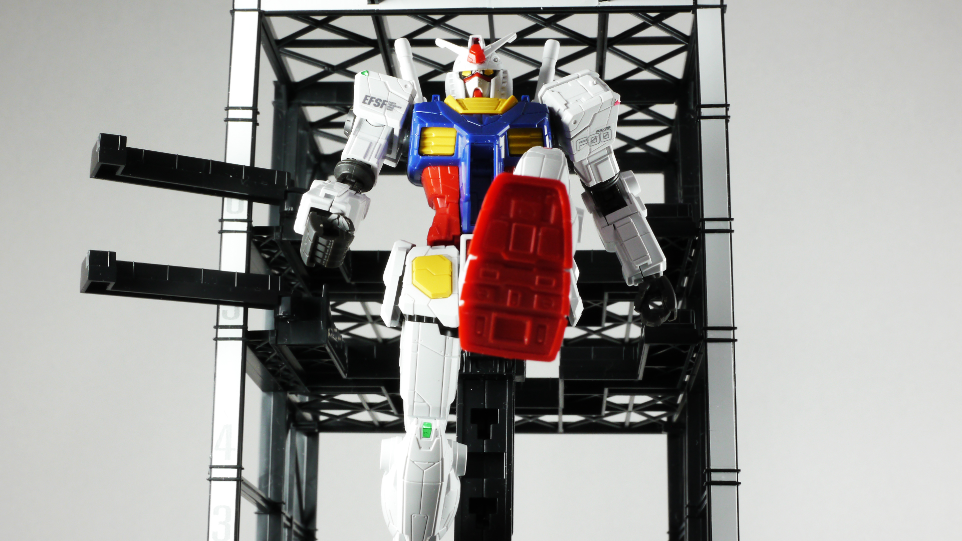 動き出すRX-78F00ガンダム。おおぶりに動かしてみましたが現地の実機の動きはどうなるのかとても楽しみです