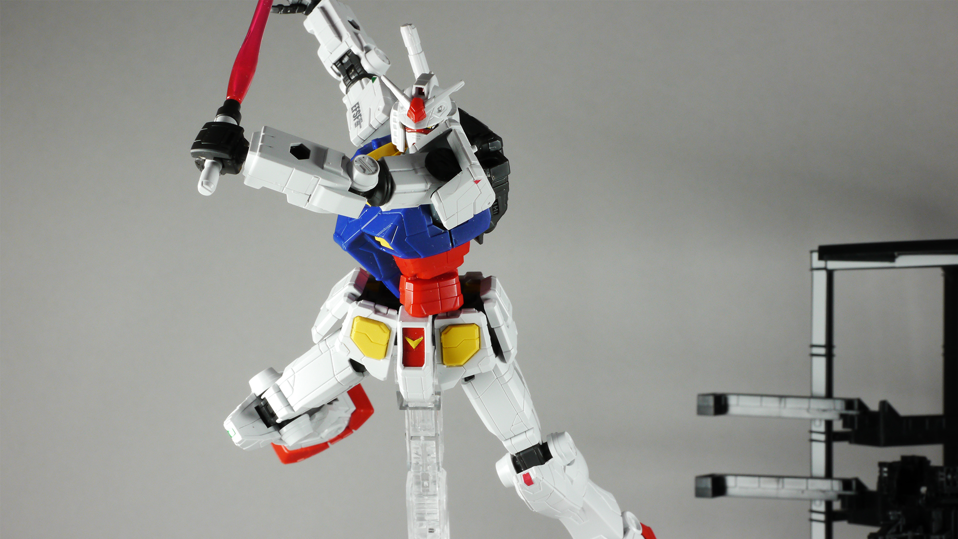 起動試験を終えてドックの外へ踏み出して模擬戦を想定しているかのよう