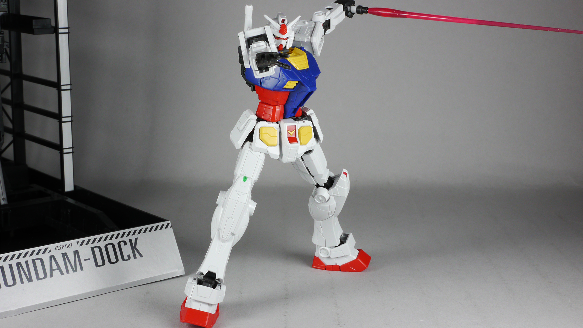 起動試験を終えてドックの外へ踏み出して模擬戦を想定しているかのよう