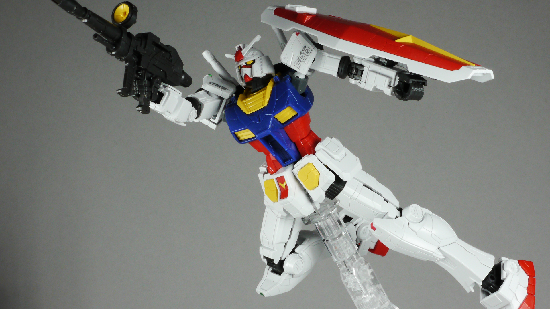 起動試験を終えてドックの外へ踏み出して模擬戦を想定しているかのよう