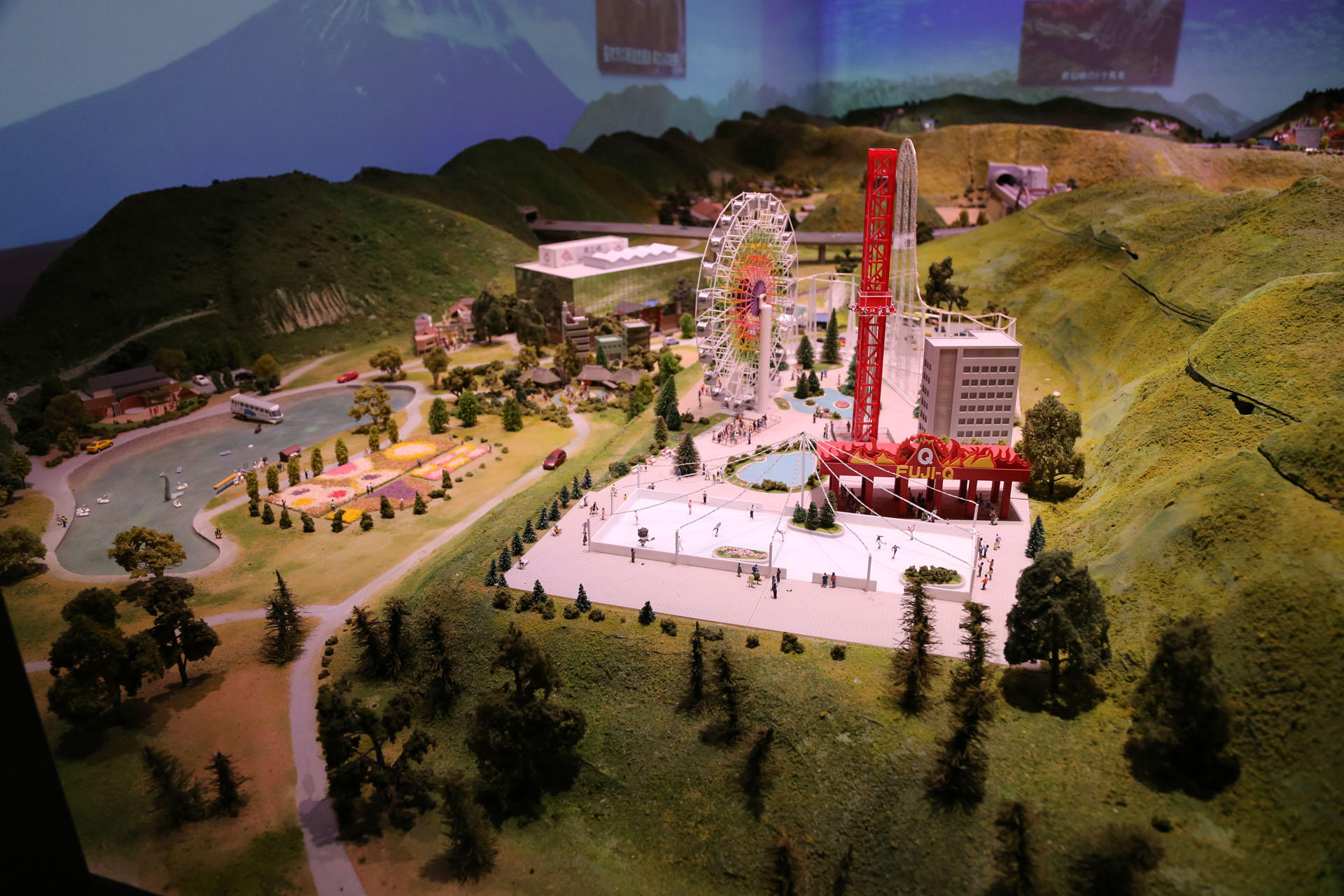 富士急ハイランドのアトラクションも動く