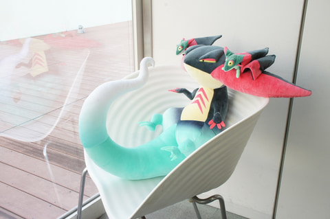 全長約100cmのワンギミックぬいぐるみ！「ポケモンぬいぐるみ ドでか