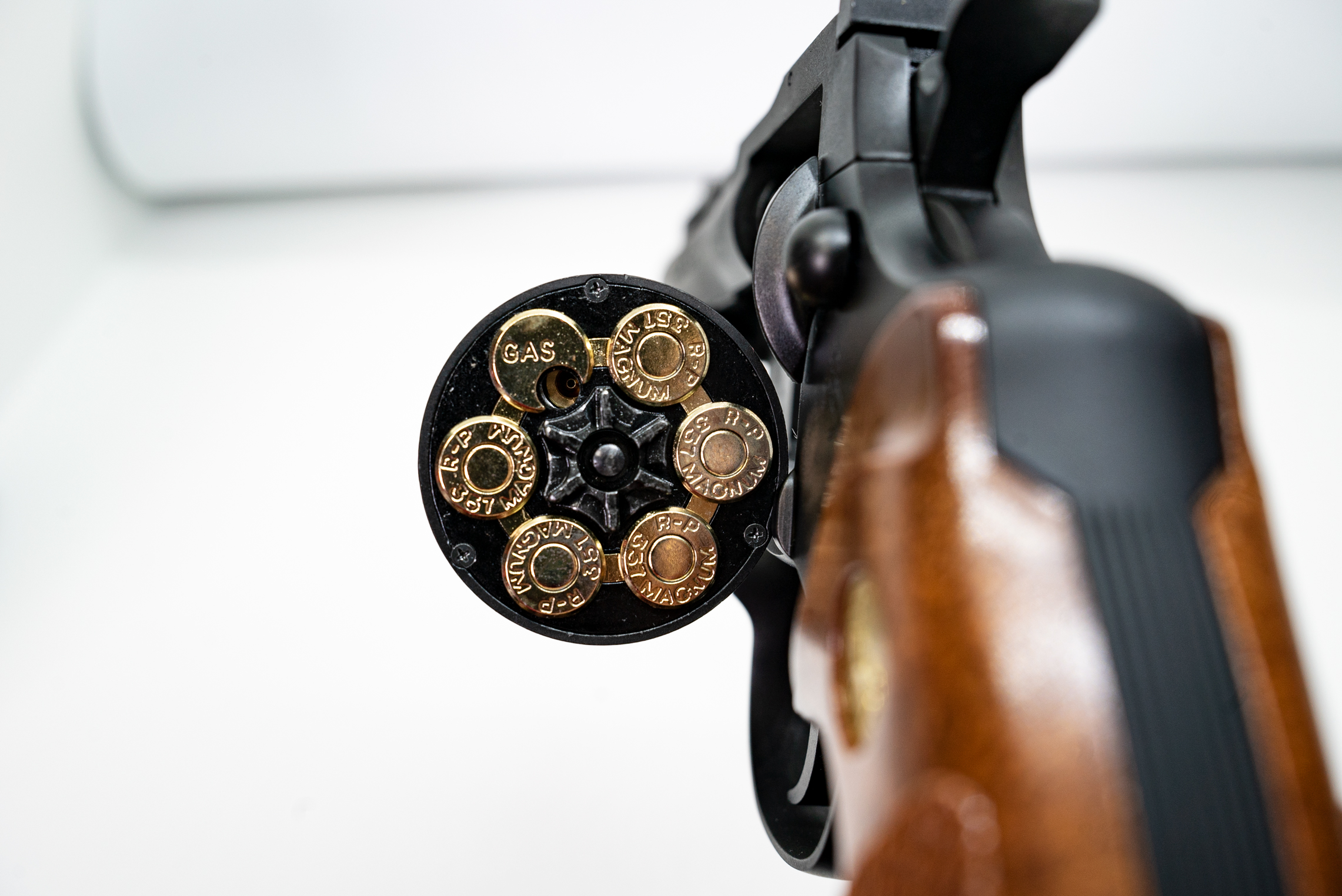 ペガサス式はエアをシリンダーに入れてからローダーで弾を入れる