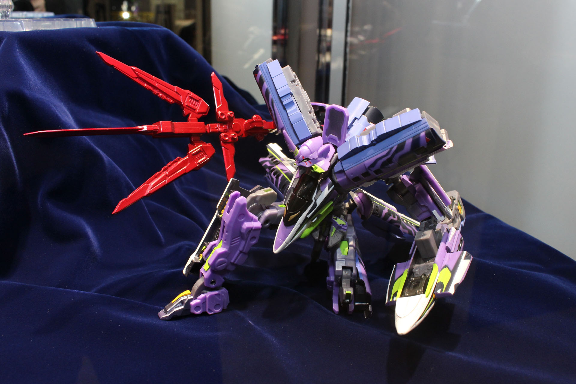 「EVANGELION EVOLUTION EV-020 シンカリオン 500 TYPE EVA」。シンカリオンの格好良さを追求した可動フィギュアで、山口式可動を採用した完全新規の造形で発売される。12月発売予定、価格は9,800円（税別）