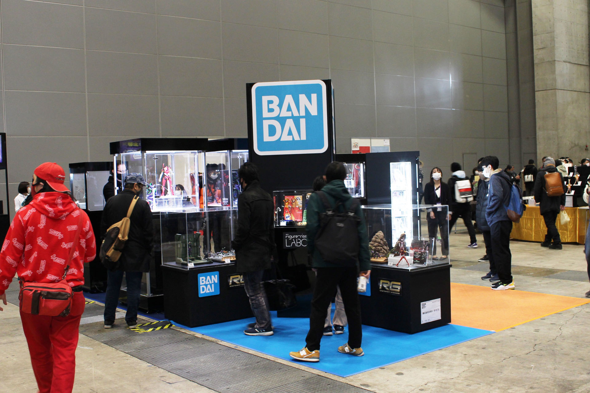 BANDAI SPIRITSブース。同社各事業部のエヴァ関連の最新アイテムが展示された