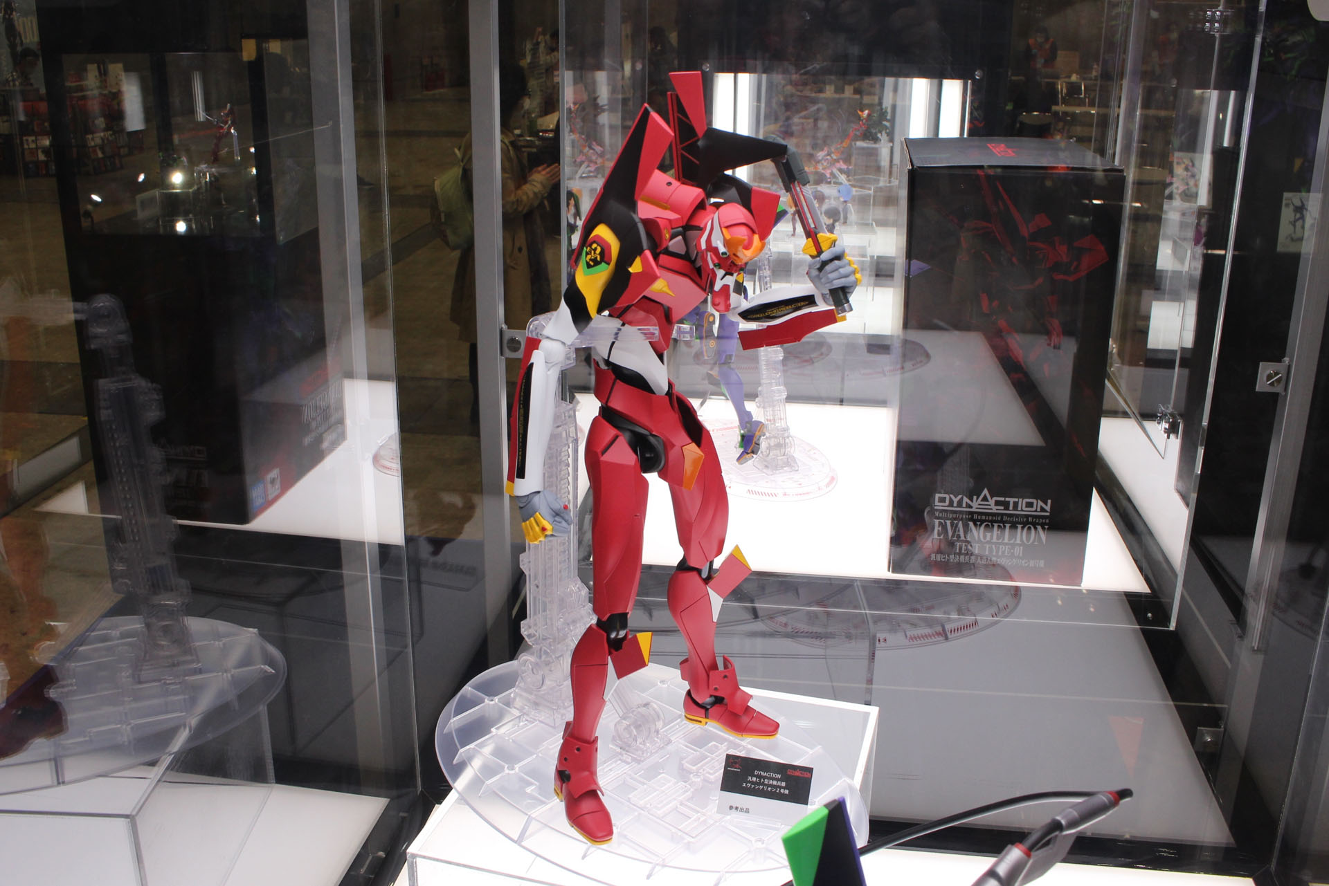同じく「DYNACTION」の2号機も参考出品された。2体並ぶとかなりの迫力がある