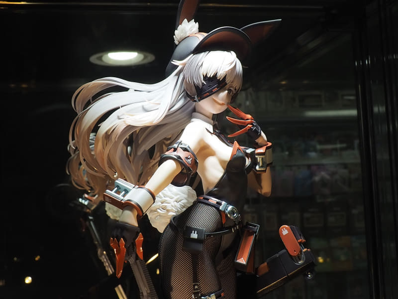 この横乳はずるい!?　華奢なボディを戦闘のために進化したバニースーツが包み込んでいる