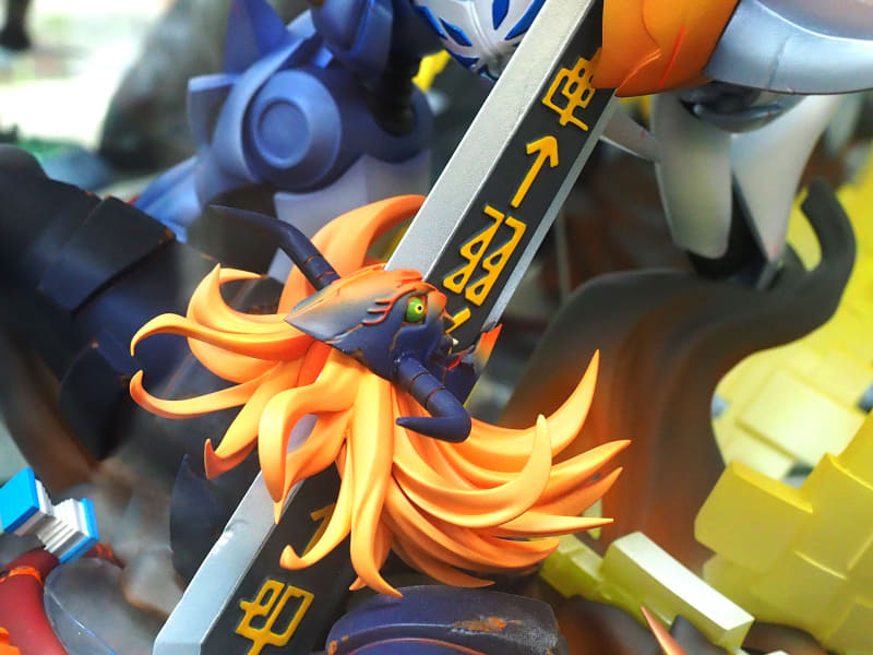 顔を貫かれたディアボロモン。まさに決定的瞬間だ