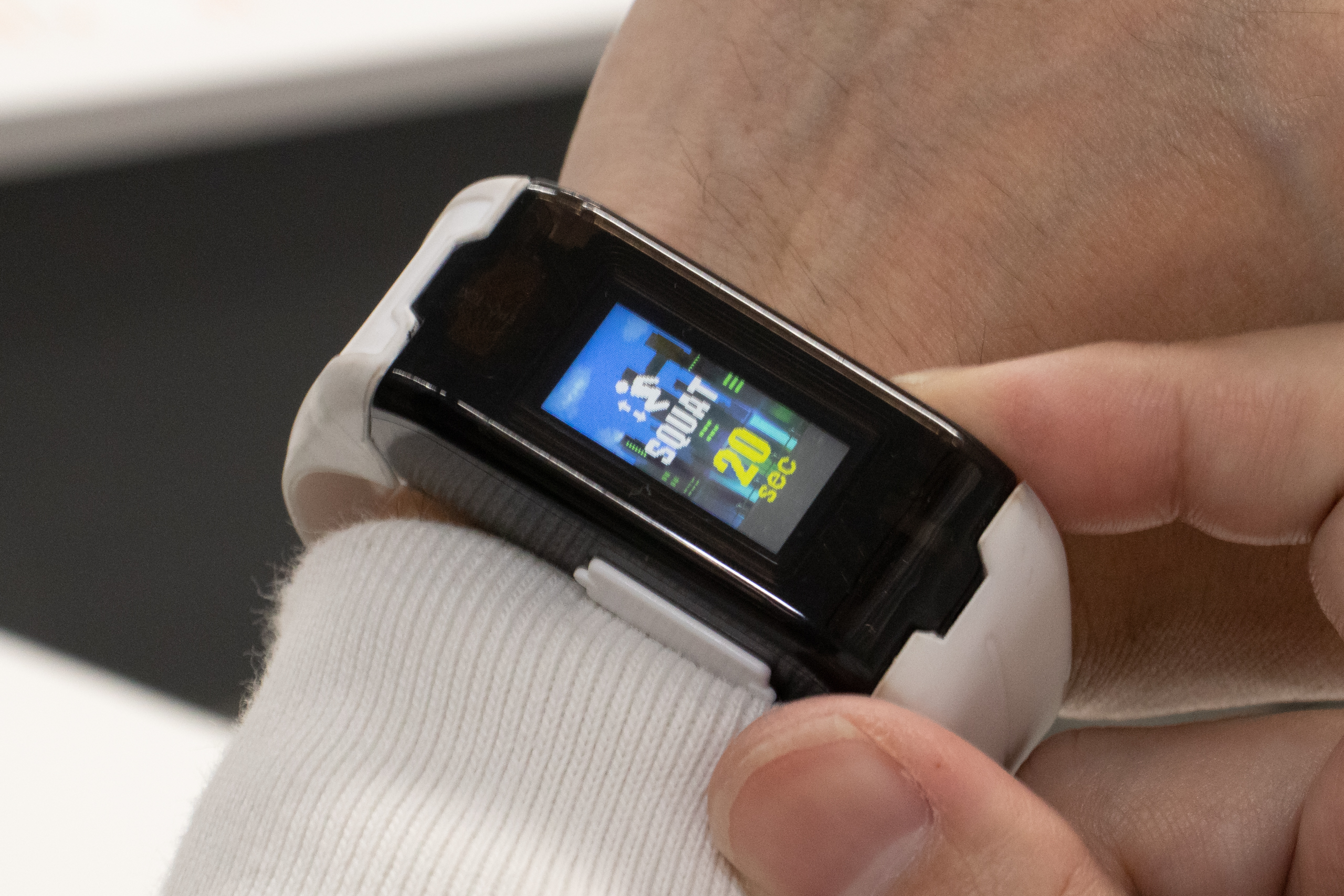 運動ミッションにはその場でスクワットを20秒間行なうなどがある