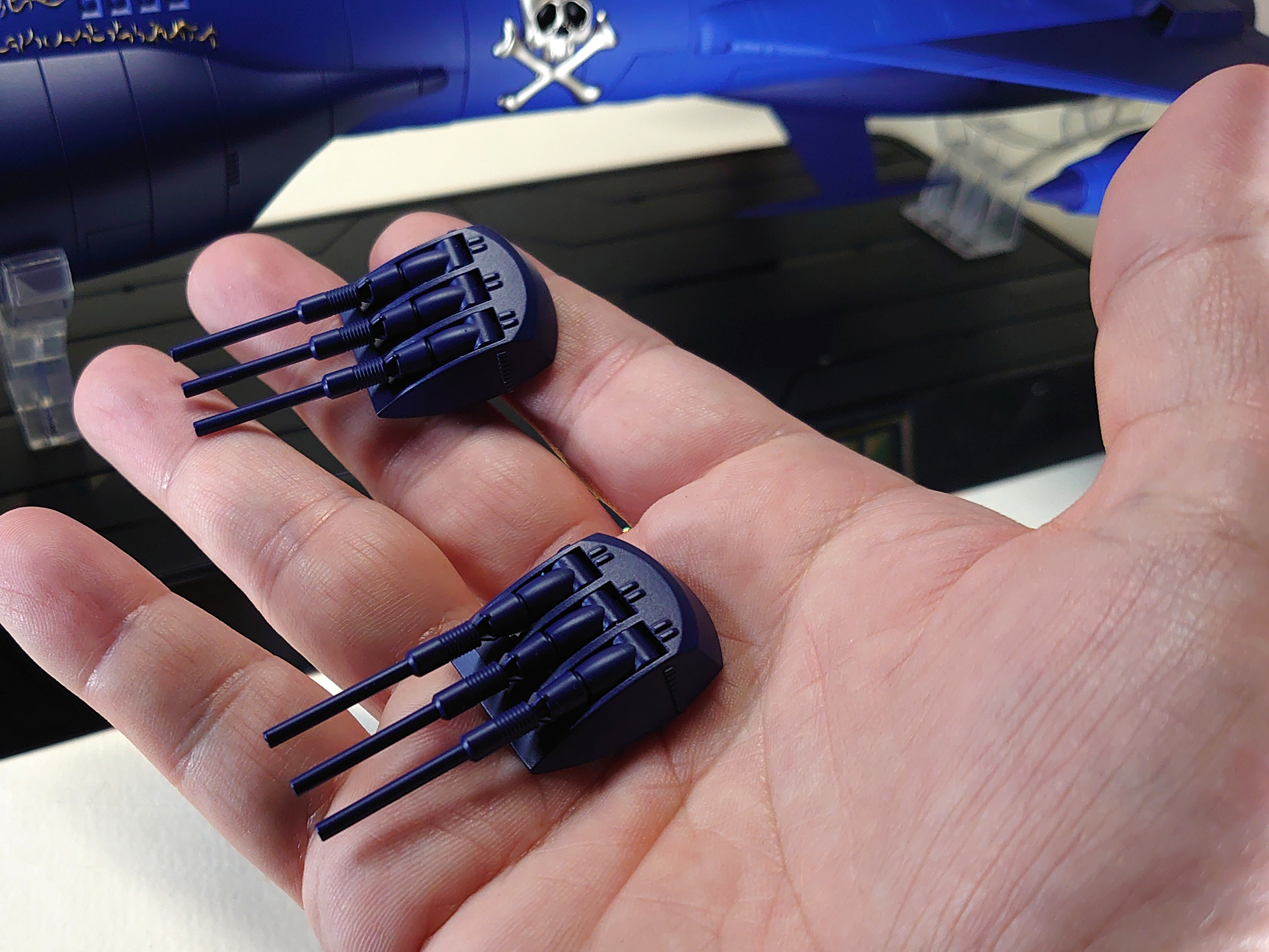パルサーカノン。リモコンで左右に遠隔操作が可能です。各砲身は、それぞれ手動で上下できます