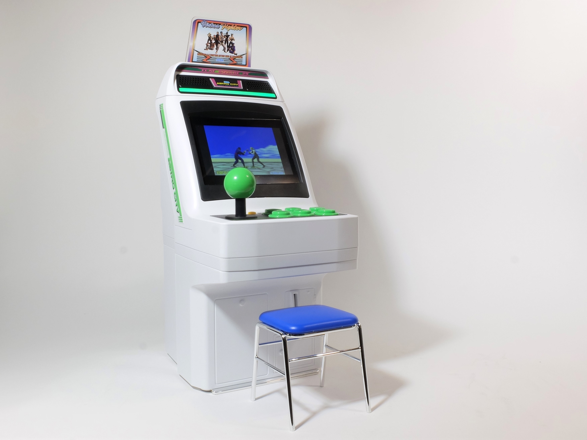 アストロシティミニと椅子のサイズ感はドンピシャだ