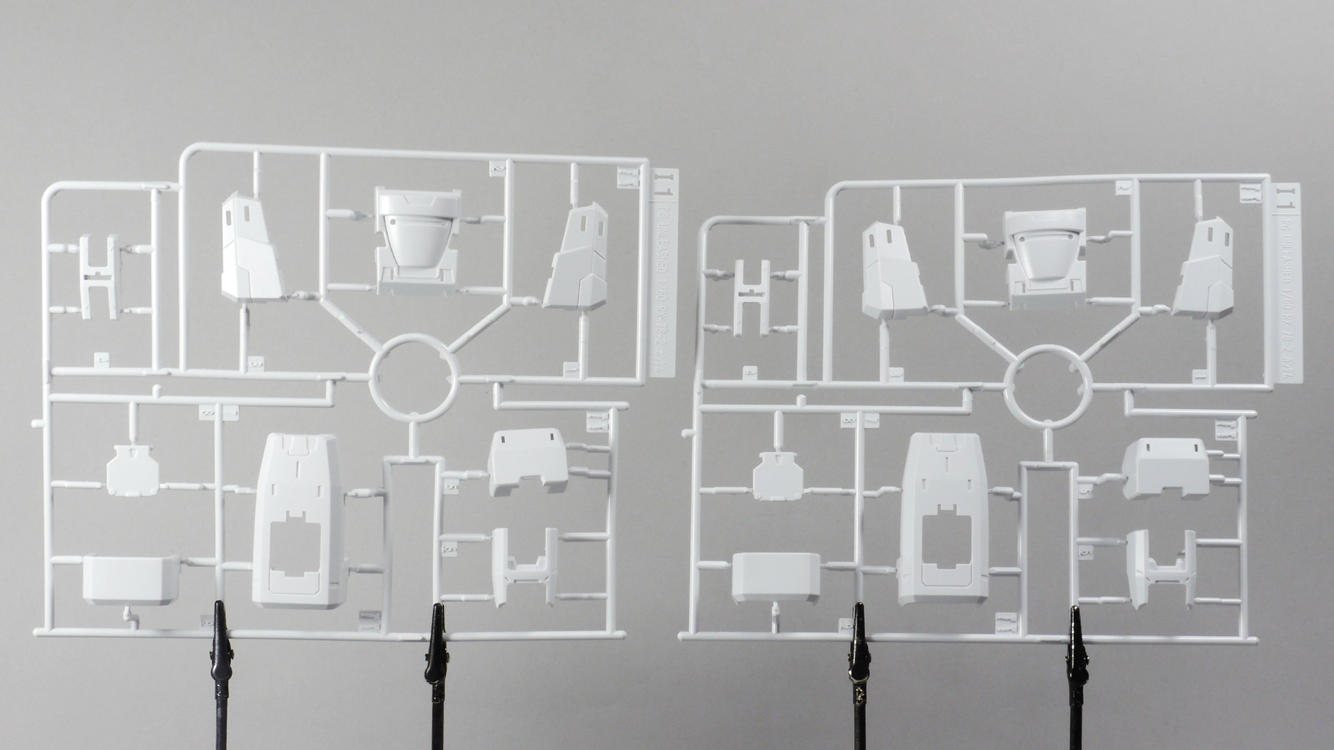 これまでに培われた技術が注ぎ込まれているにもかかわらずなんとシンプルなランナー達でしょうか。クロームメッキやゴールド・シルバーで塗装されたランナー等々組み上げていくのが楽しそうな色味と質感です