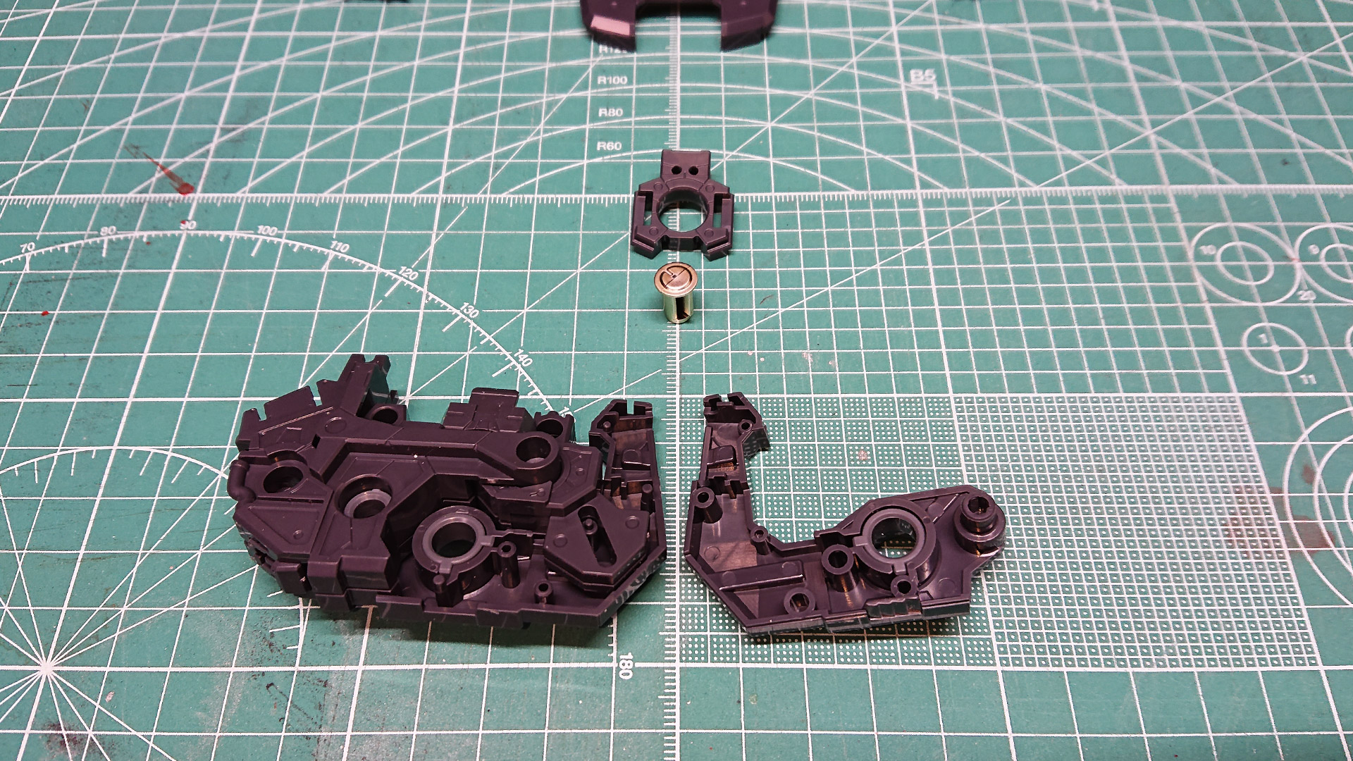 リフトアップと腰部アーマーの可動性能がわかるでしょうか