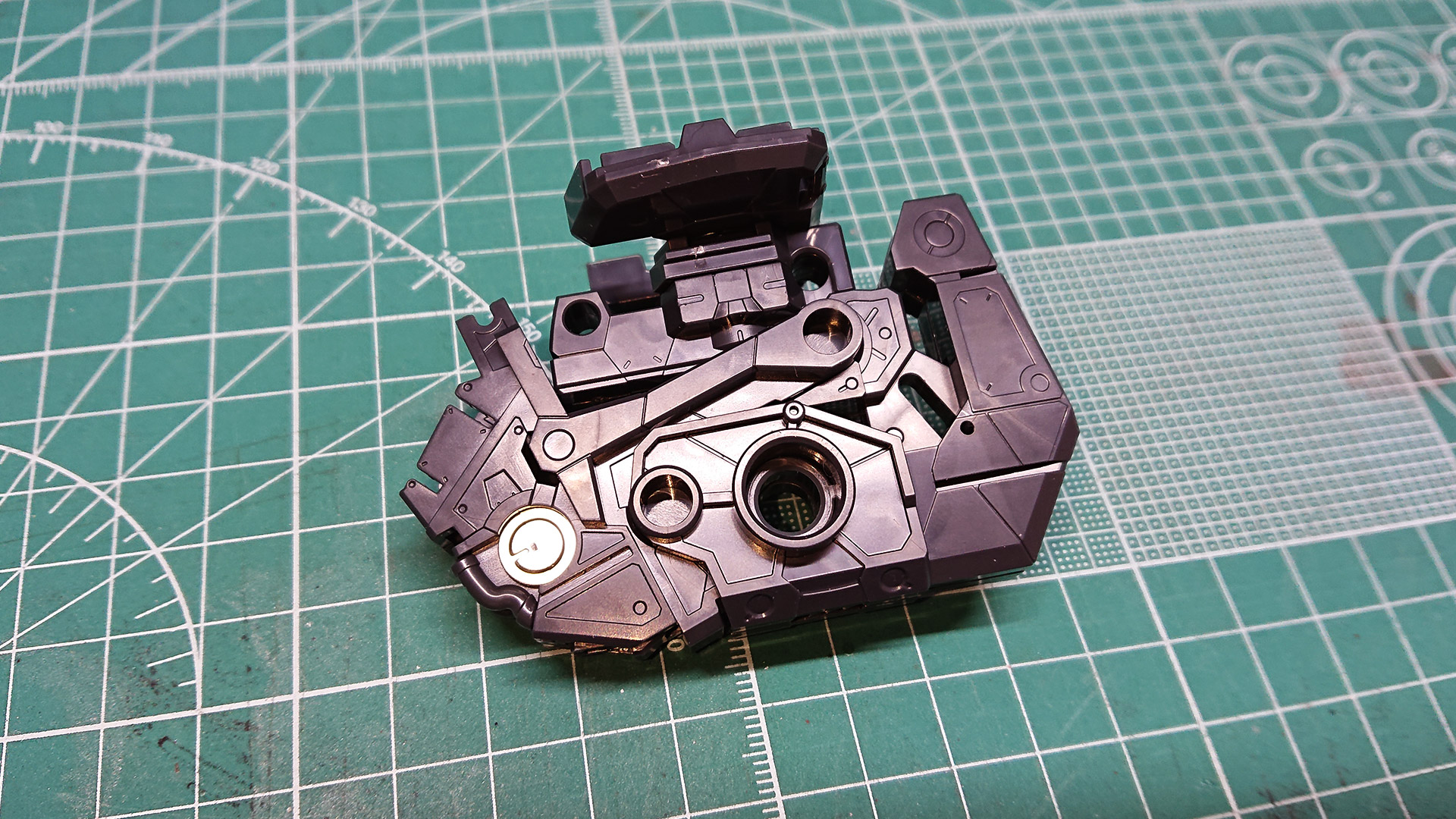 リフトアップと腰部アーマーの可動性能がわかるでしょうか