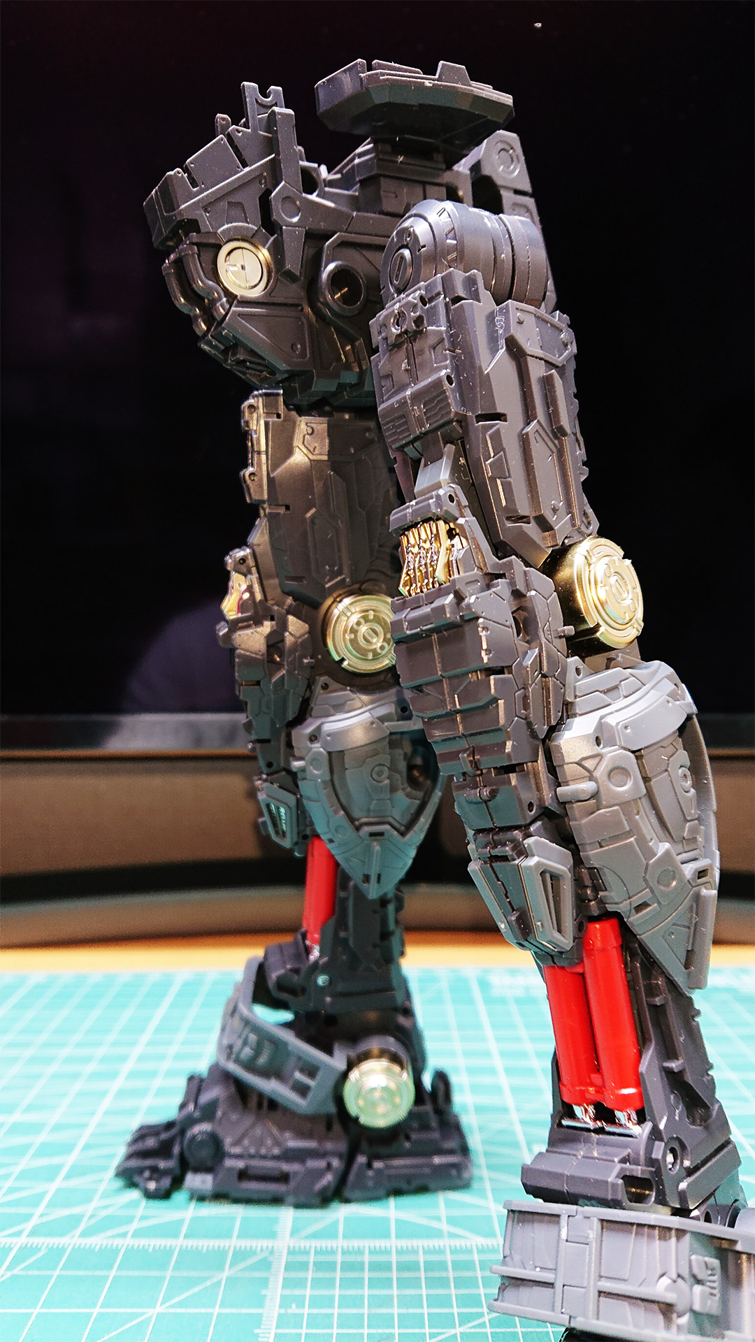 リフトアップと腰部アーマーの可動性能がわかるでしょうか