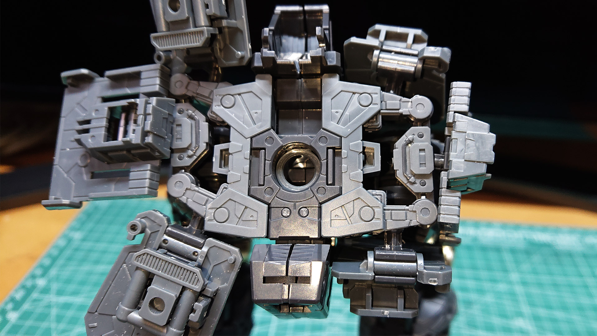 リフトアップと腰部アーマーの可動性能がわかるでしょうか