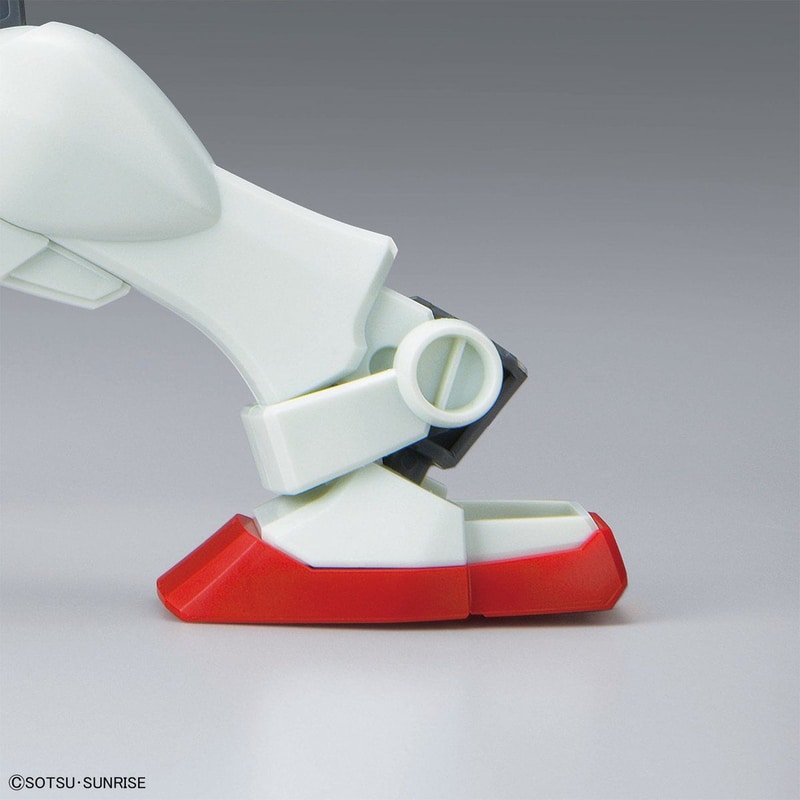 足首は可動軸の数と配置場所を工夫し、接地しやすい構造を採用している