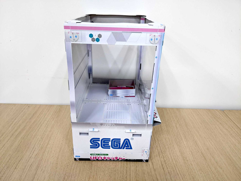 上部は2本のストローと1つのパーツでなりたっている