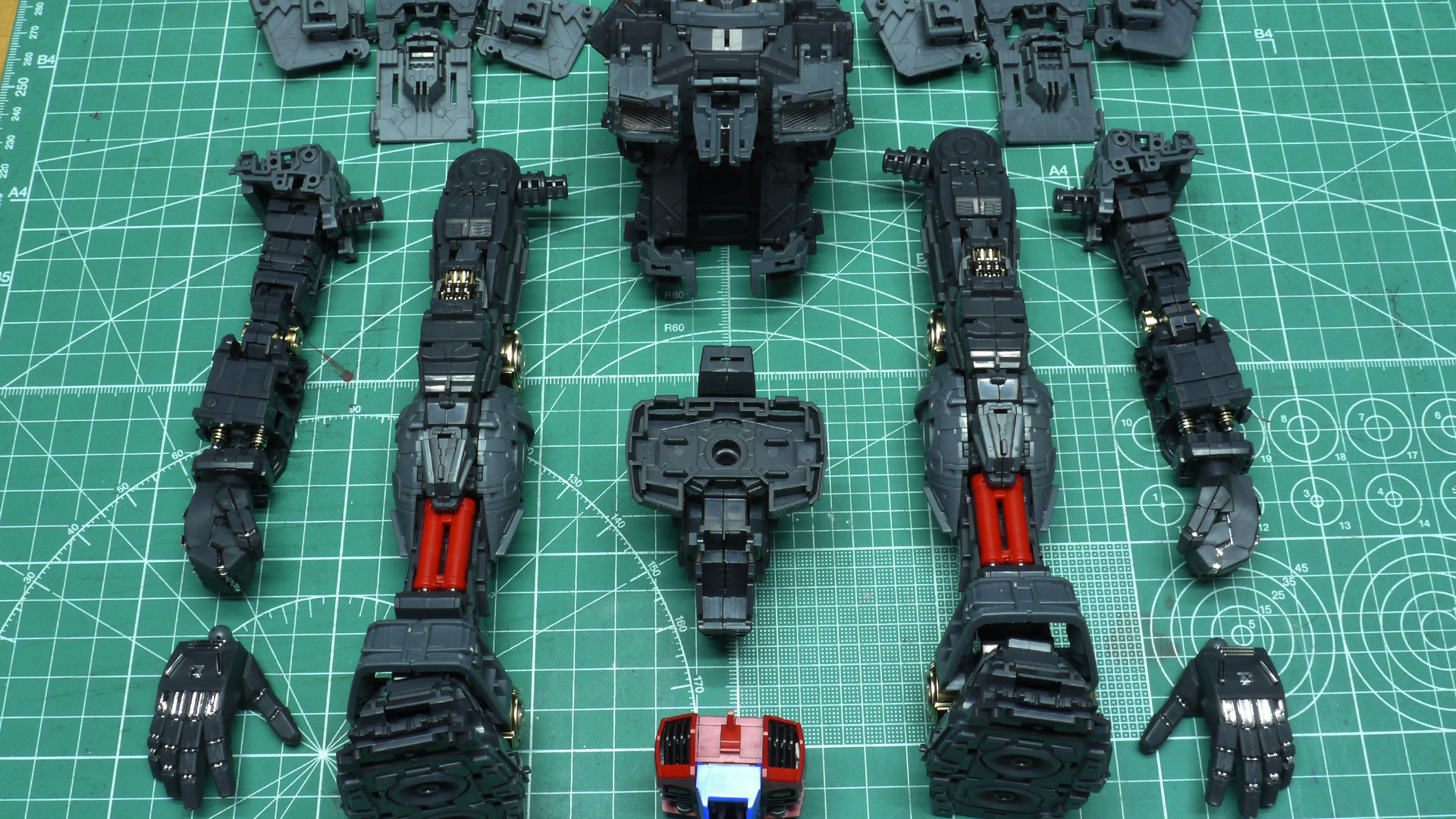 まずは作業しやすいように部位ごとに外しておきます