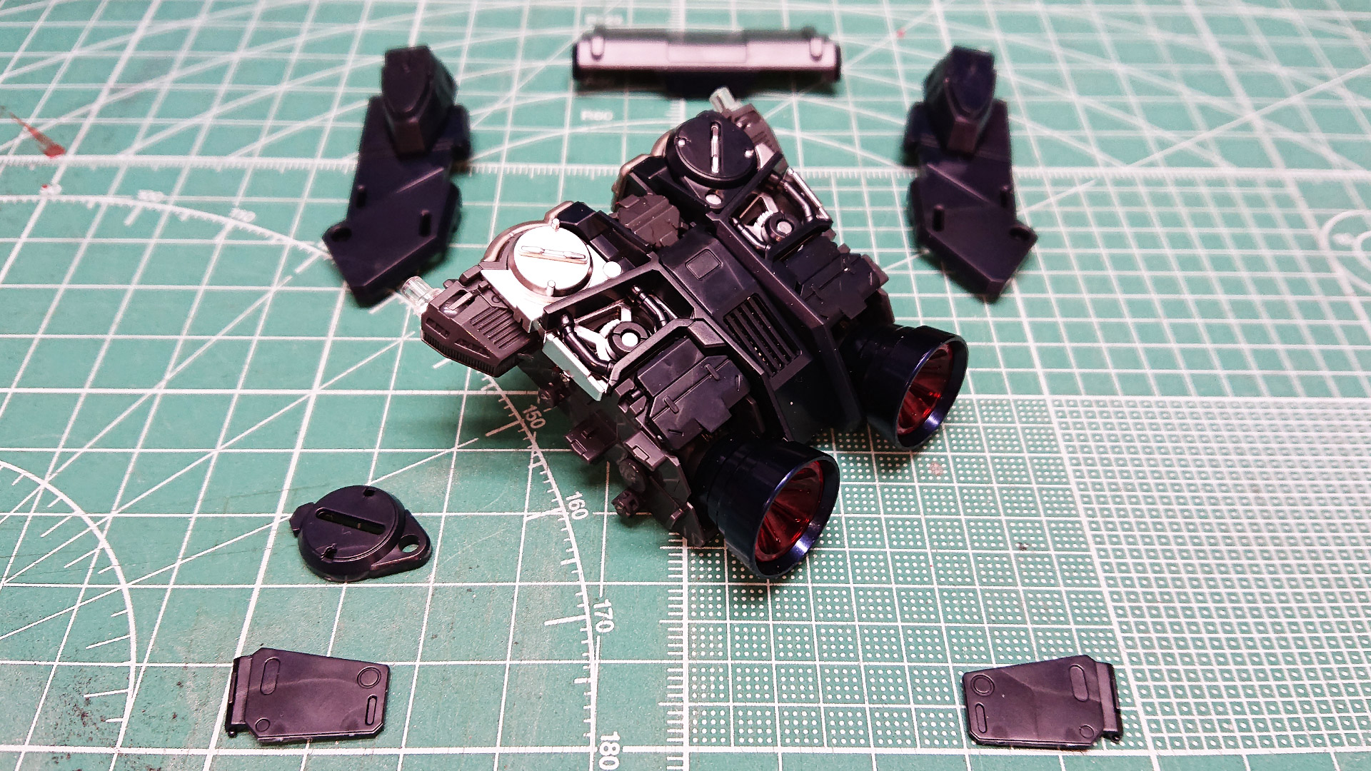 組み上がっていくたびに「かっこいい……」という言葉が漏れてしまいます。