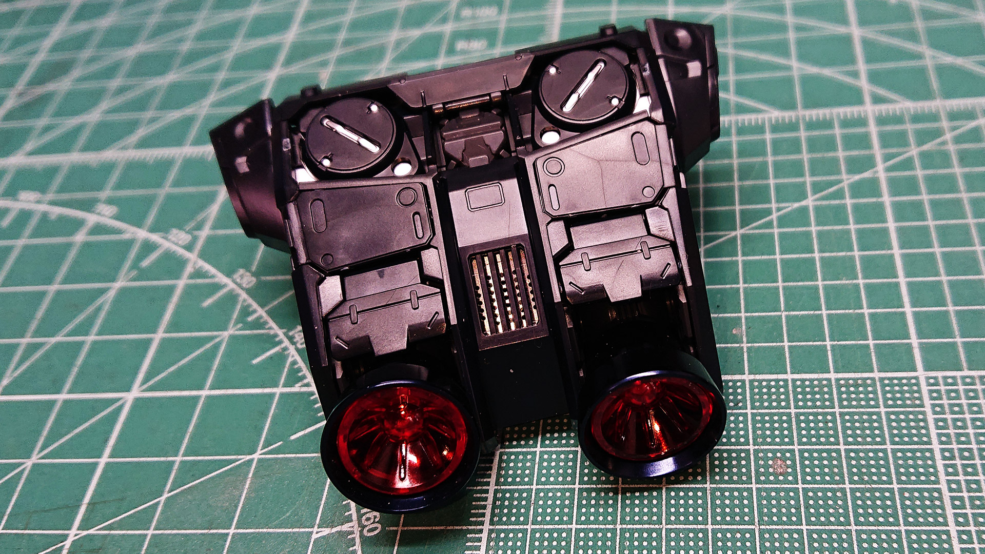 組み上がっていくたびに「かっこいい……」という言葉が漏れてしまいます。