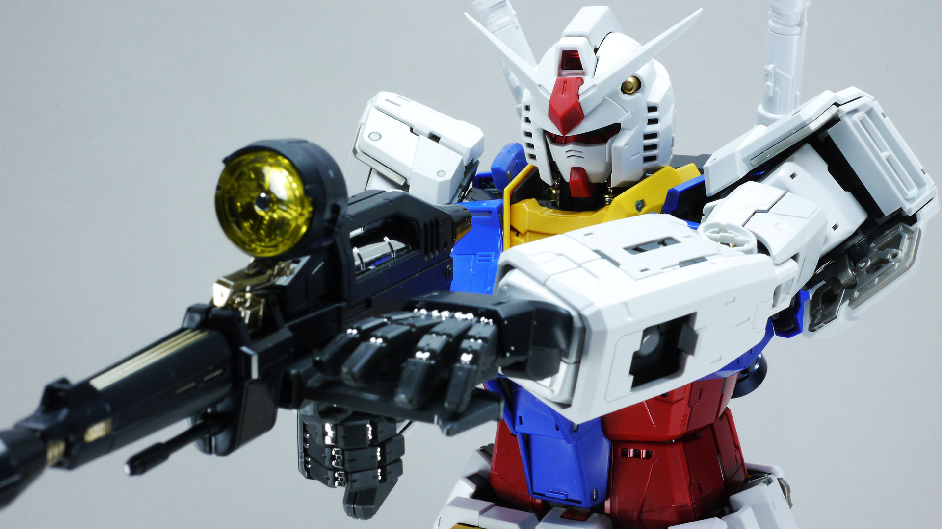 大スケールならではの絶妙な角度付けも難なくこなせます。脚部のラインにしびれますし、各部のディテールやアクセントがバシバシ目に入ってきてその情報量にいくらでも眺めていられます