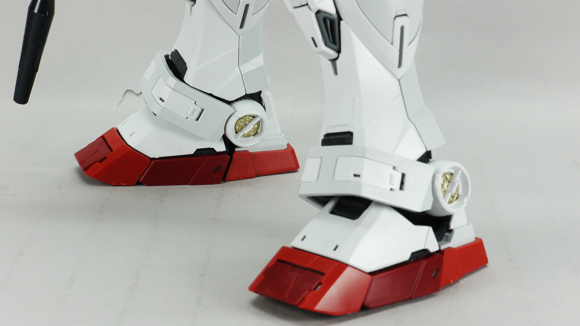 大スケールならではの絶妙な角度付けも難なくこなせます。脚部のラインにしびれますし、各部のディテールやアクセントがバシバシ目に入ってきてその情報量にいくらでも眺めていられます