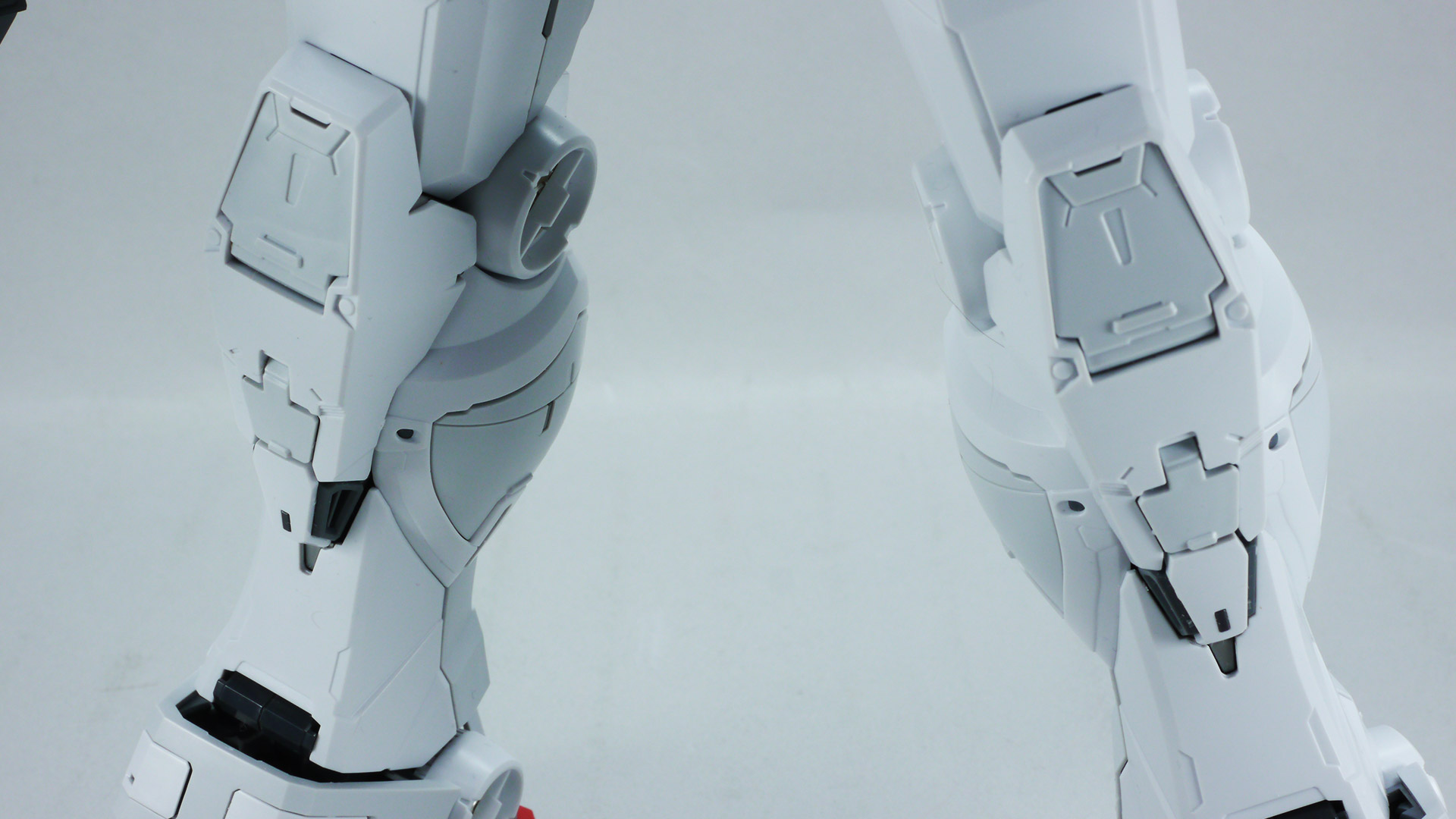 大スケールならではの絶妙な角度付けも難なくこなせます。脚部のラインにしびれますし、各部のディテールやアクセントがバシバシ目に入ってきてその情報量にいくらでも眺めていられます