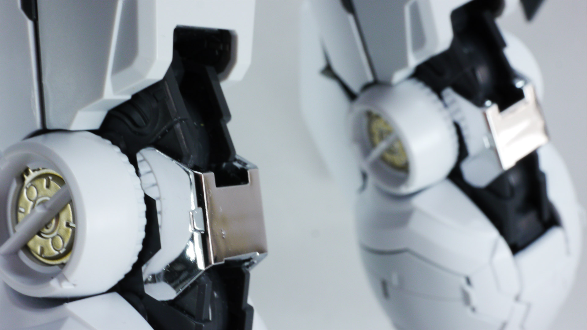 大スケールならではの絶妙な角度付けも難なくこなせます。脚部のラインにしびれますし、各部のディテールやアクセントがバシバシ目に入ってきてその情報量にいくらでも眺めていられます