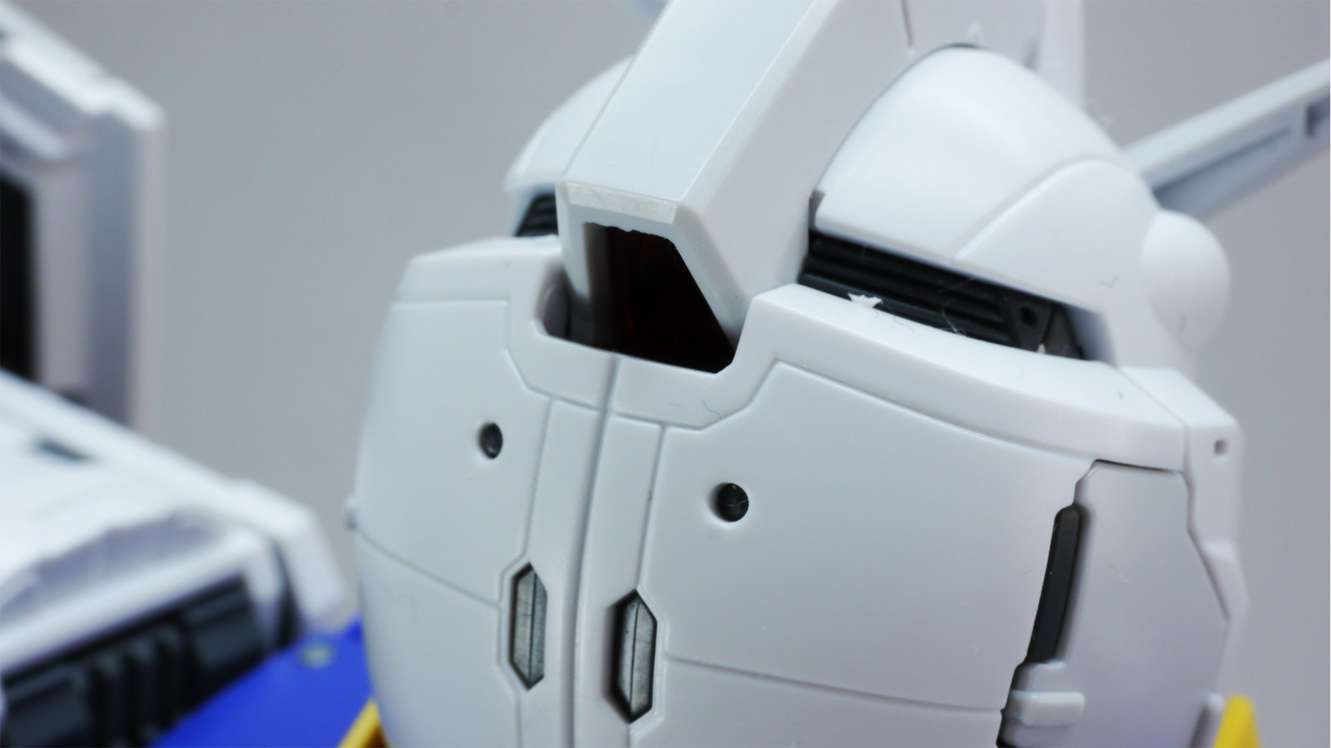 大スケールならではの絶妙な角度付けも難なくこなせます。脚部のラインにしびれますし、各部のディテールやアクセントがバシバシ目に入ってきてその情報量にいくらでも眺めていられます