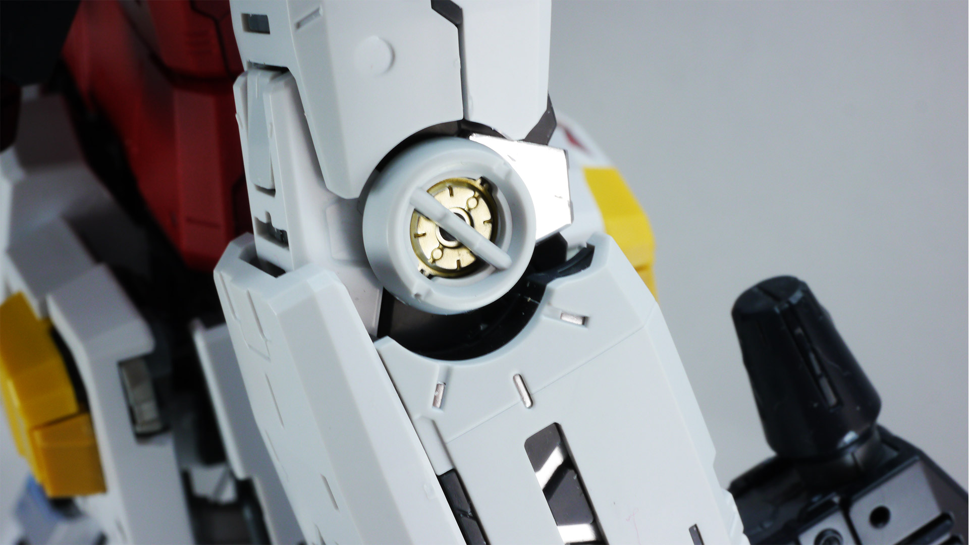 大スケールならではの絶妙な角度付けも難なくこなせます。脚部のラインにしびれますし、各部のディテールやアクセントがバシバシ目に入ってきてその情報量にいくらでも眺めていられます